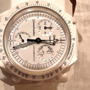 Like new in box, Snoopy Omega x Moonswatch Moonphase watch White